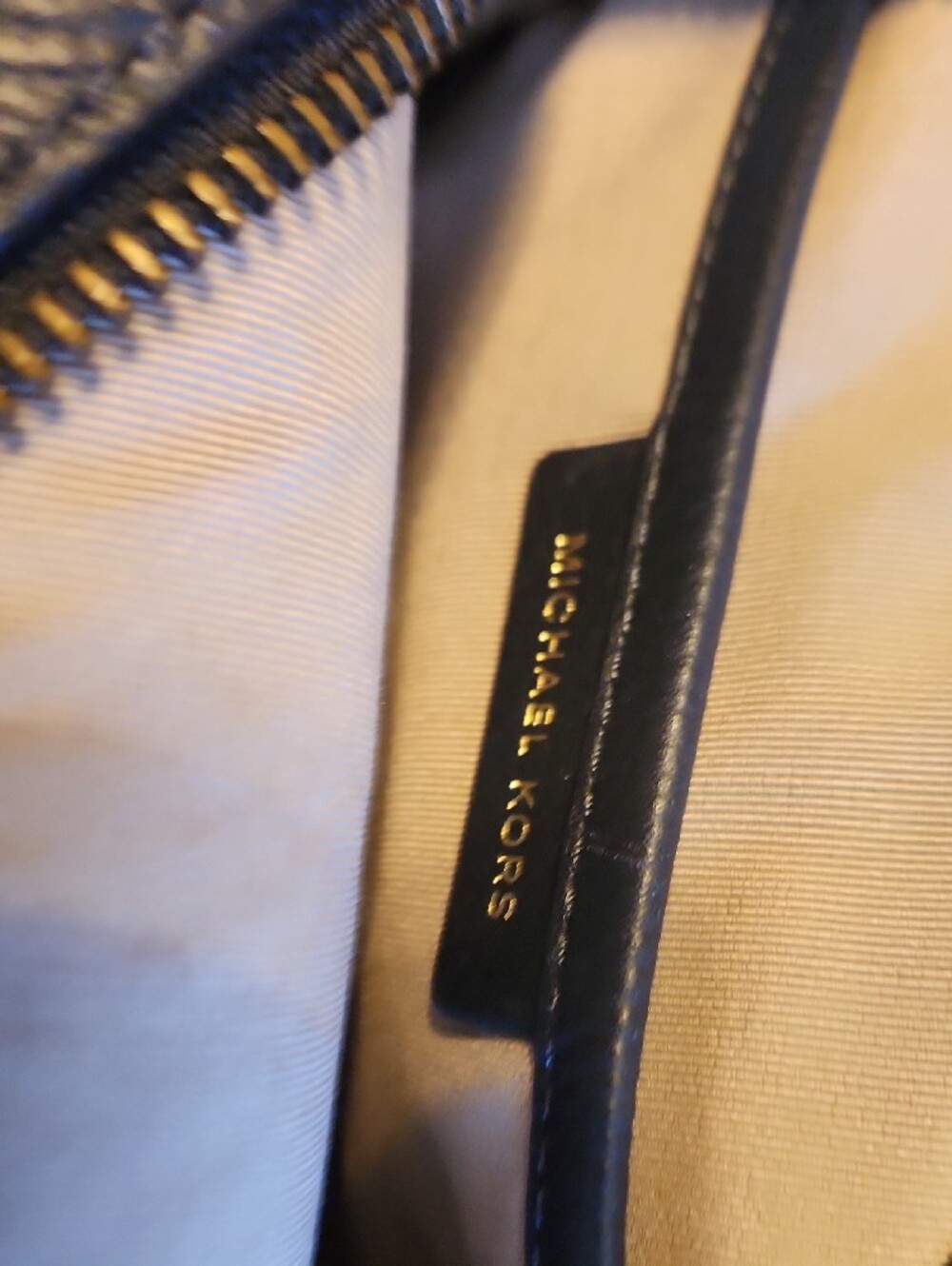 Michael Kors Black and White Chevron Round Crossbody with Tassel - Picture 5 of 8